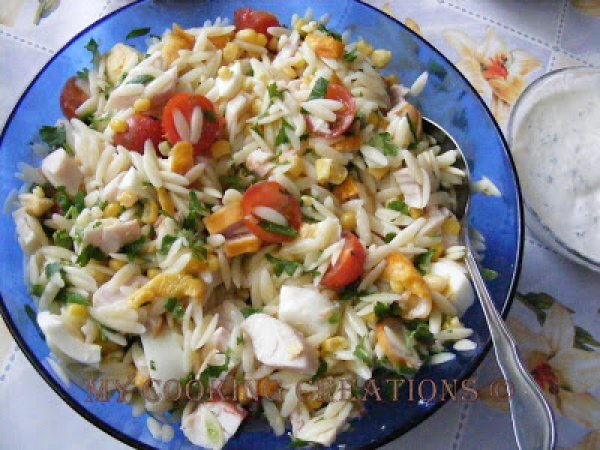 Insalata di orzo, pomodorini e pollo