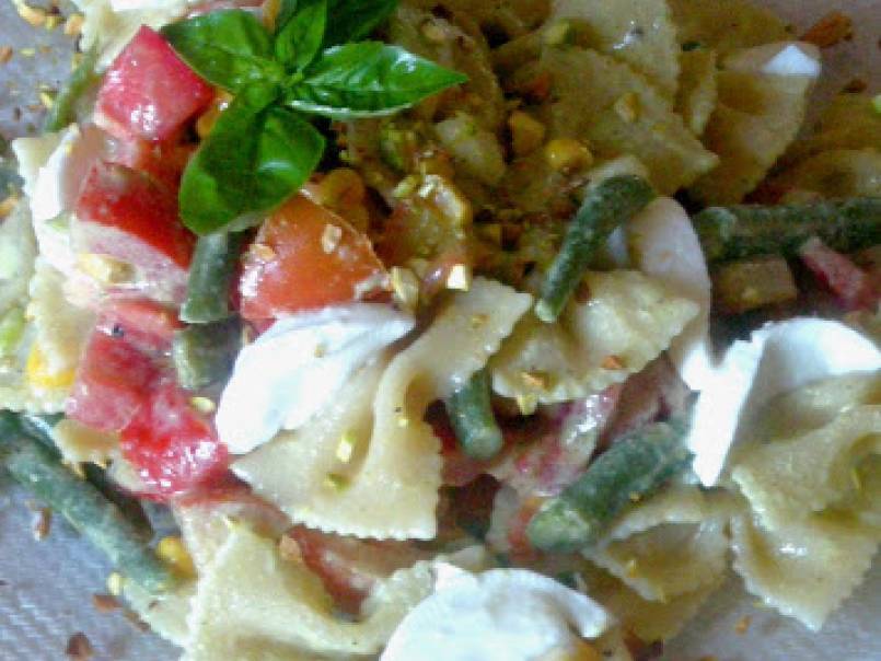 Insalata di pasta con pesto di pistacchi