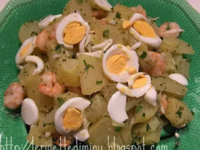 Insalata di patate con gamberi e uova