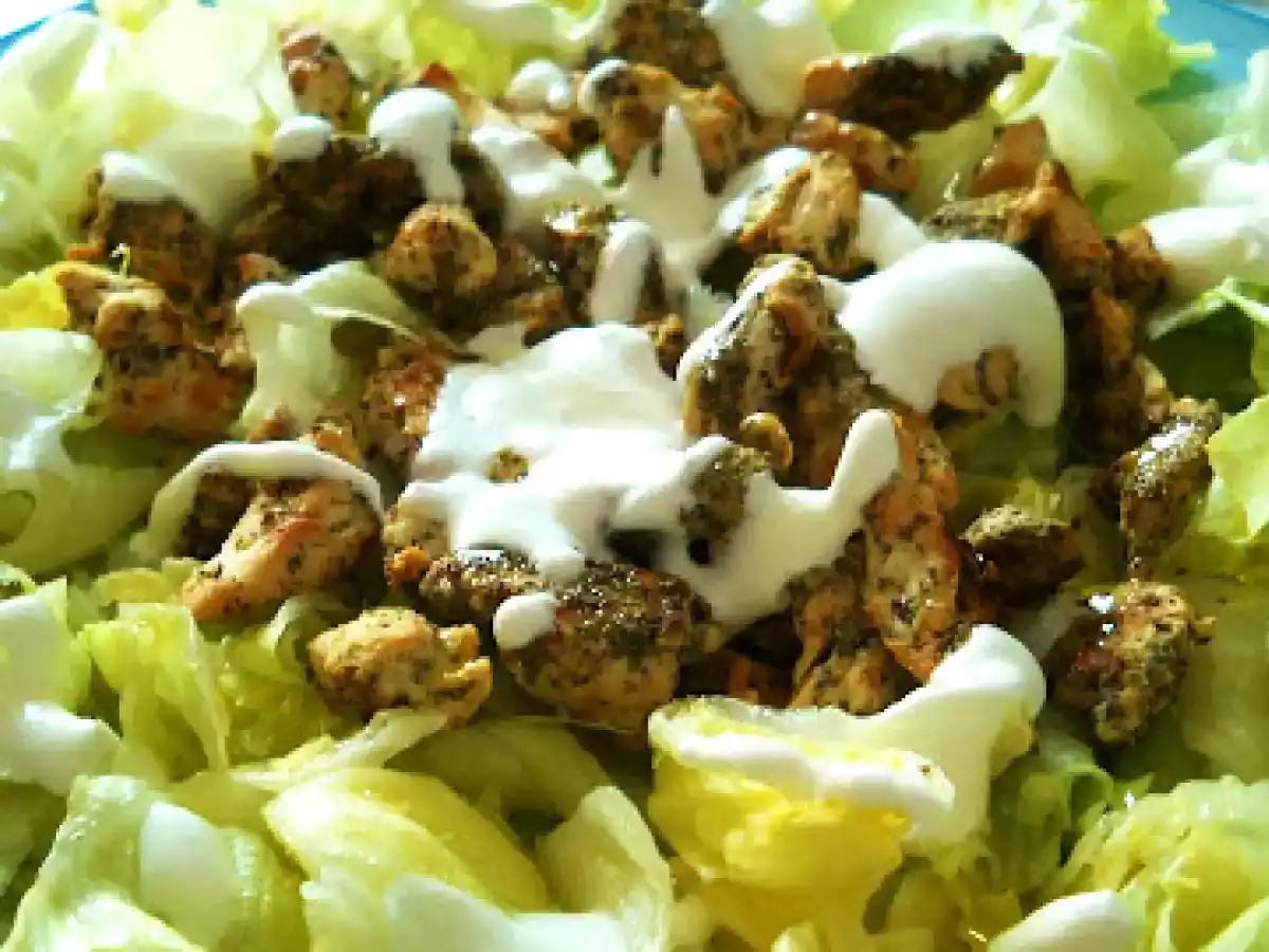 INSALATA DI POLLO AROMATICO ALLA PANNA ACIDA