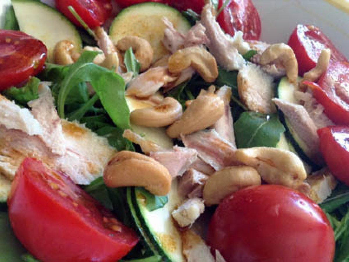 INSALATA DI POLLO E ANACARDI CONDITA CON SALSA DI SOIA