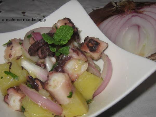 INSALATA DI POLPO CON PATATE E CIPOLLA ROSSA DI ACQUAVIVA - foto 2