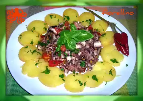 Insalata di polpo, lenticchie, pomodorini e patate