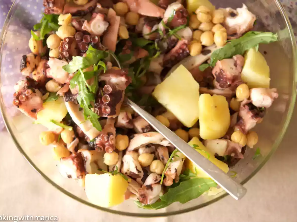 Insalata di polpo, patate, ceci e rucola
