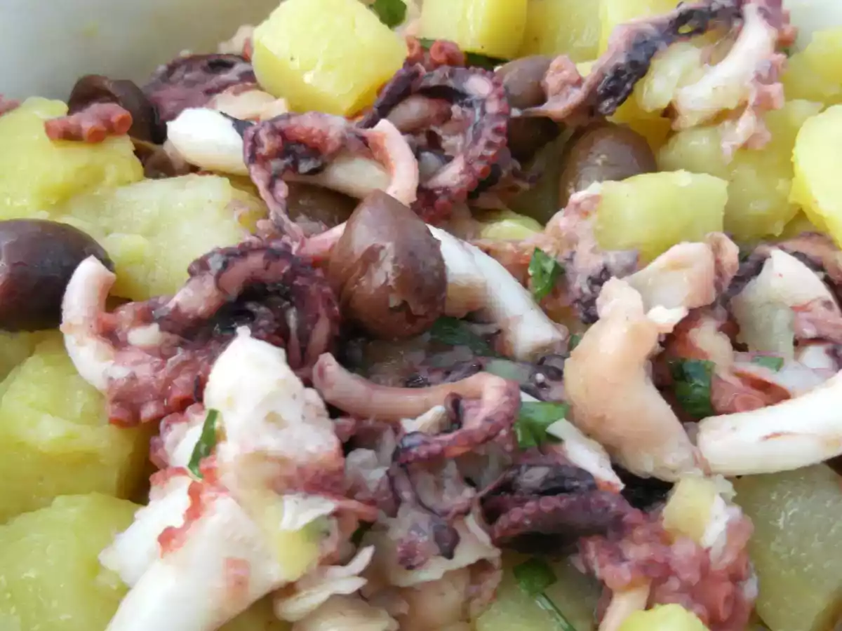 Insalata di polpo, patate e olive