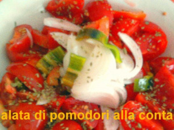 Insalata di pomodori e cipolle