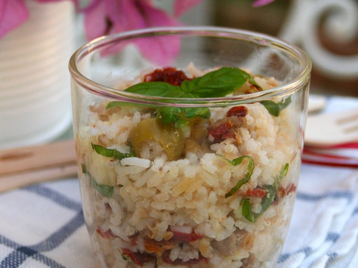 Insalata di riso con bottarga di ricciola e pomodori secchi
