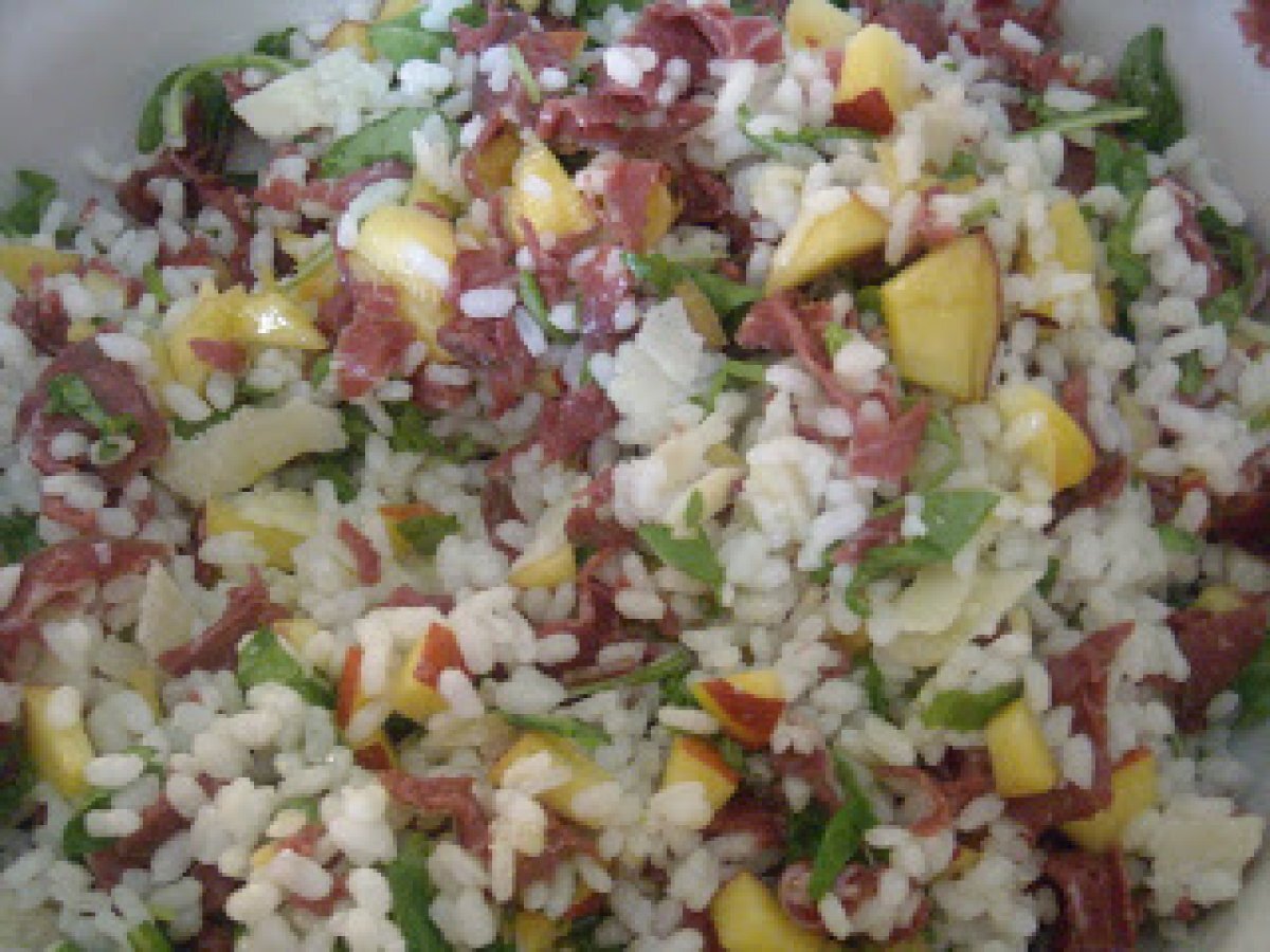 INSALATA DI RISO CON CARPACCIO DI MANZO E PESCHE - Rice's salad with carpaccio and peaches - foto 3