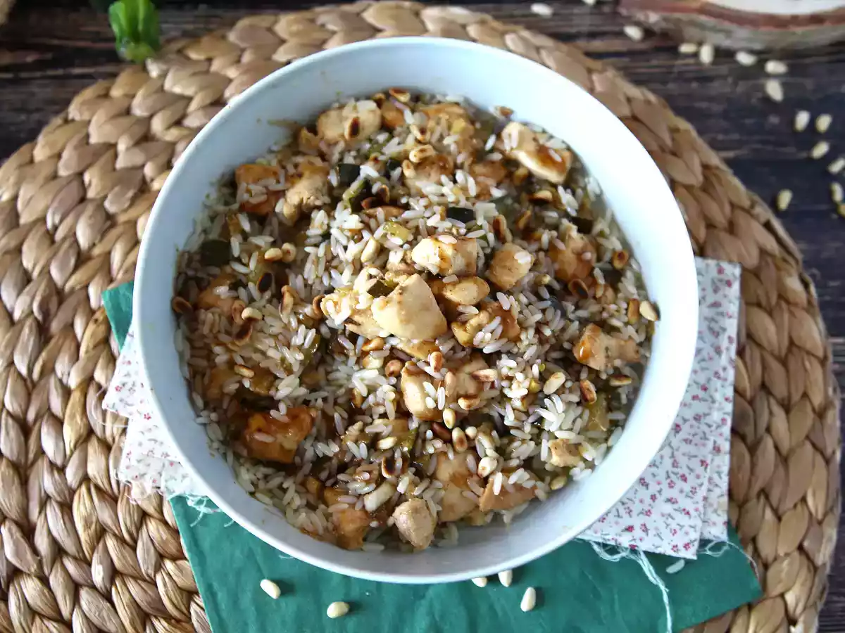 Insalata di riso con pollo, zucchine, pinoli e glassa di aceto balsamico - foto 3