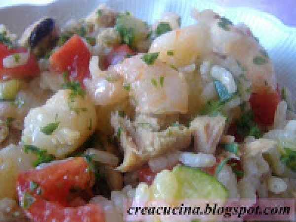 INSALATA DI RISO GAMBERETTI E COZZE CON VERDURE, foto 3