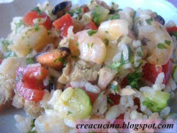 INSALATA DI RISO GAMBERETTI E COZZE CON VERDURE, foto 4