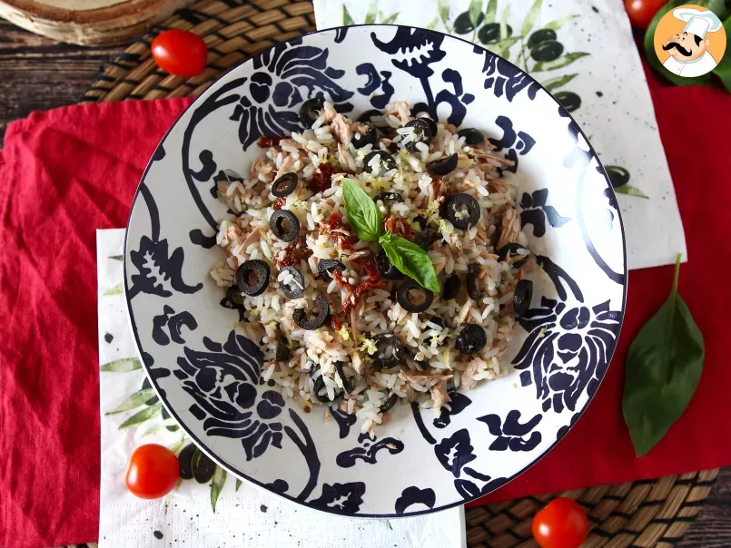 Insalata di riso mediterranea: tonno, olive, pomodori secchi e limone, foto 4