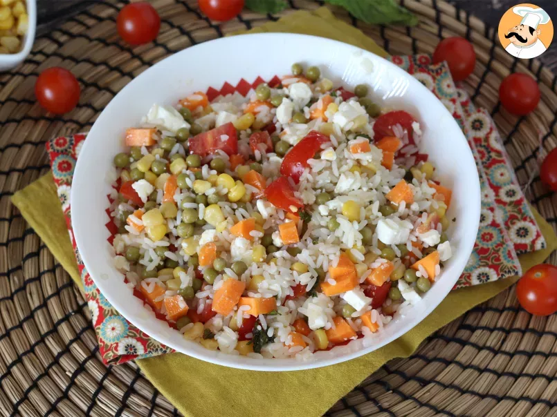 Insalata di riso vegetariana: feta, mais, carote, piselli, pomodorini e menta, foto 4