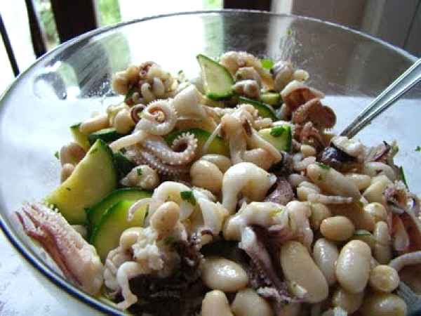 INSALATA DI SEPPIOLINE, ZUCCHINE E CANNELLINI... E UN PREMIO PER NOI!!!