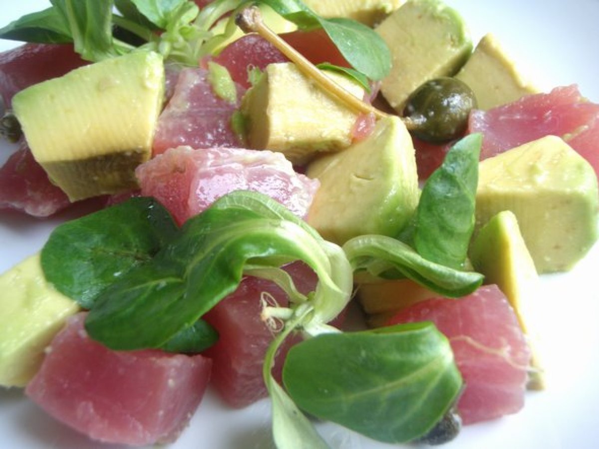 Insalata di tonno e avocado