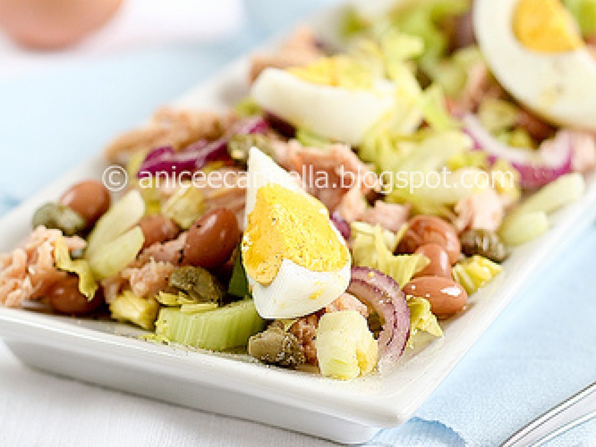 Insalata di tonno, uova e fagioli ciuoti