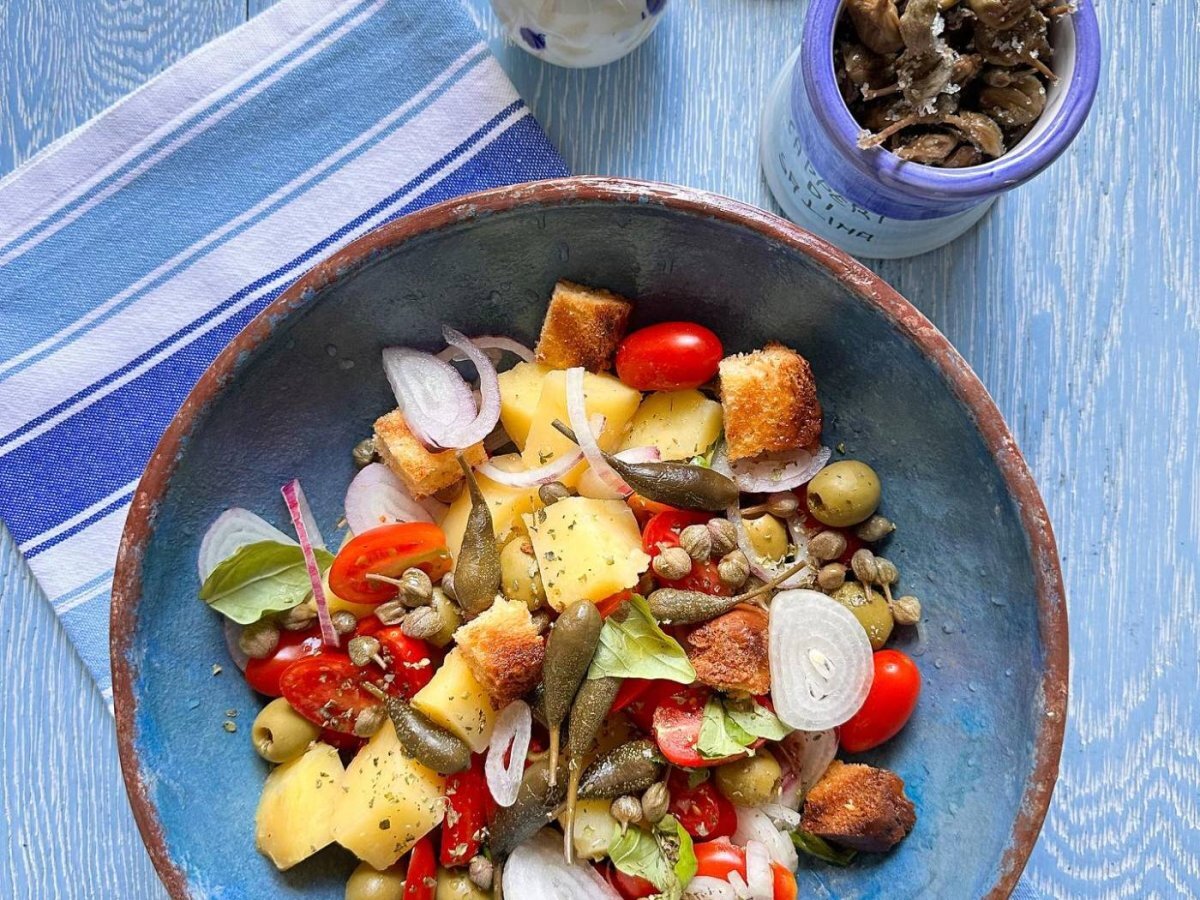 Insalata Eoliana con i capperi di Salina