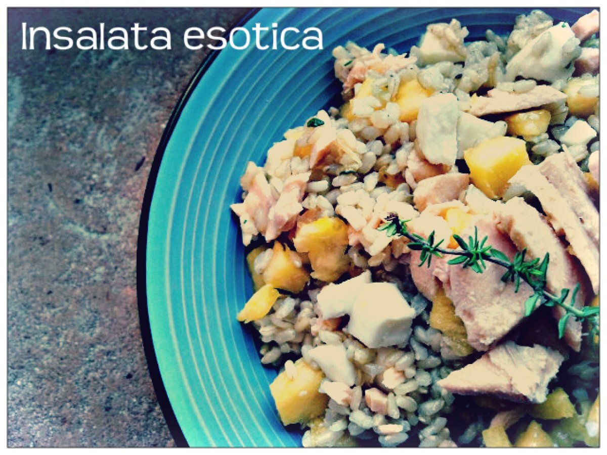 INSALATA ESOTICA CON SALMONE, MOZZARELLA, ANANAS E TIMO - foto 2