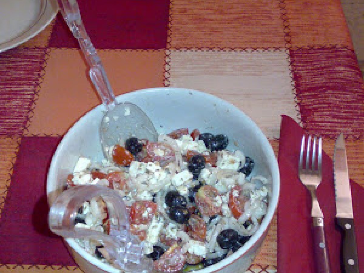 INSALATA GRECA CON VARIANTI