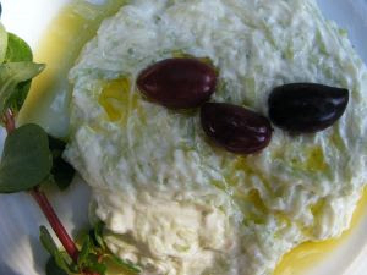 Insalata rossa di Merluzzo e Crostini allo Tzatziki