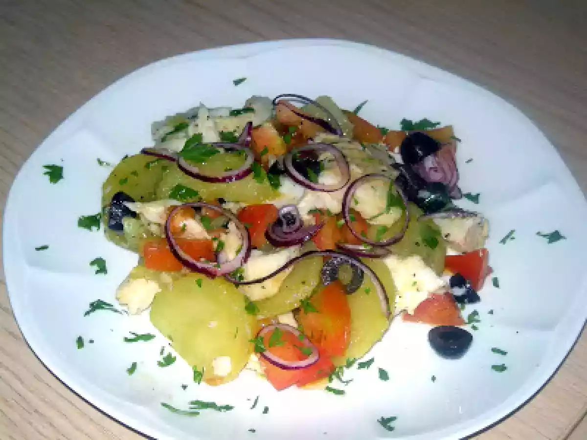 Insalata tiepida di baccalà alla mediterranea.