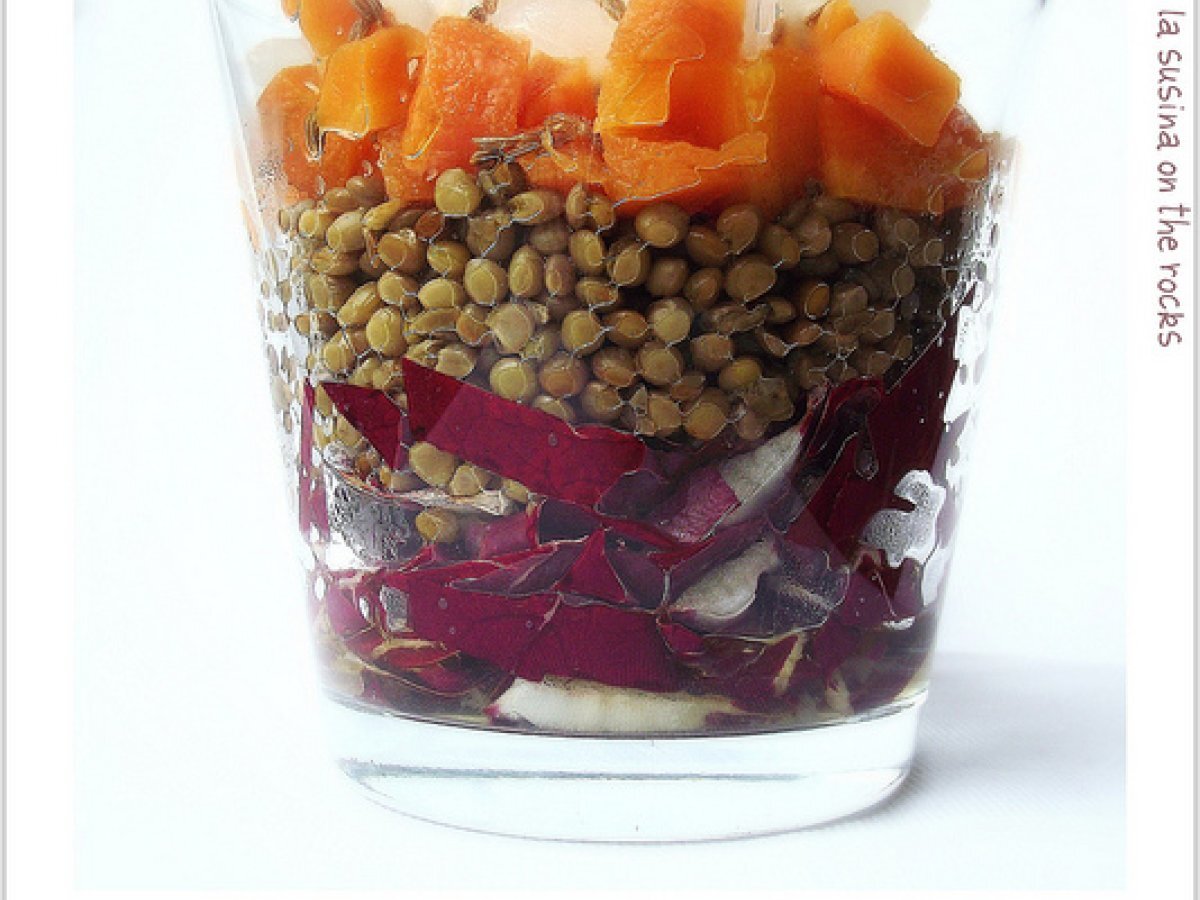 Insalatona di lenticchie, radicchio, carote, cipolline con condimento al cumino, foto 1