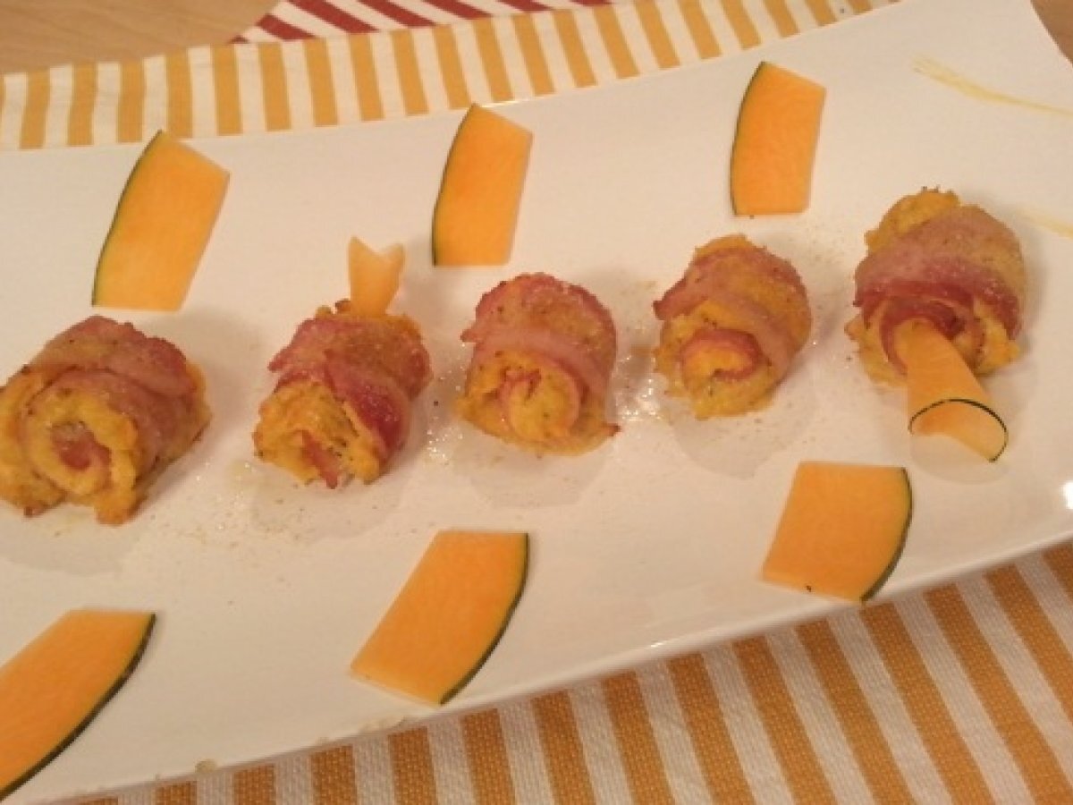 Involtini al bacon con ripieno di zucca