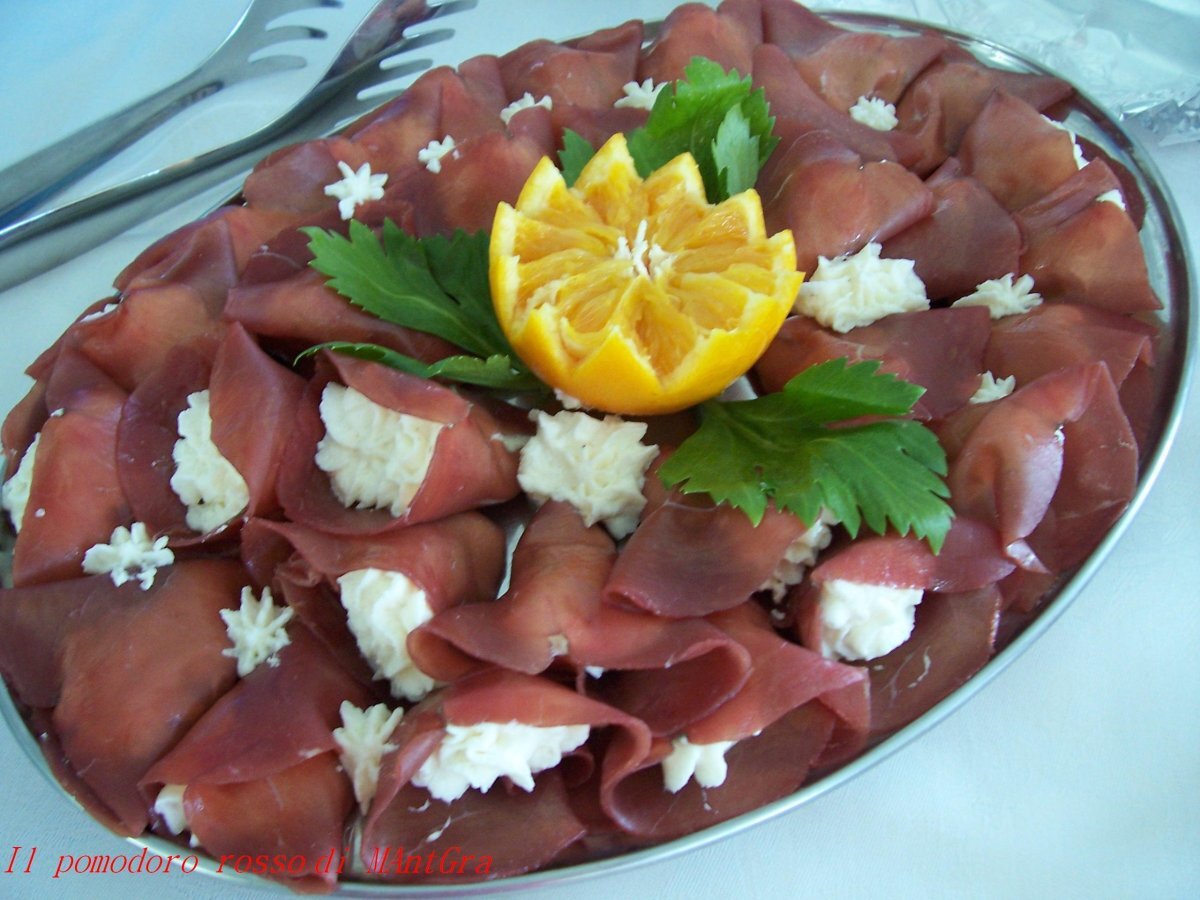 INVOLTINI DI BRESAOLA CON CREMA DI PARMIGIANO