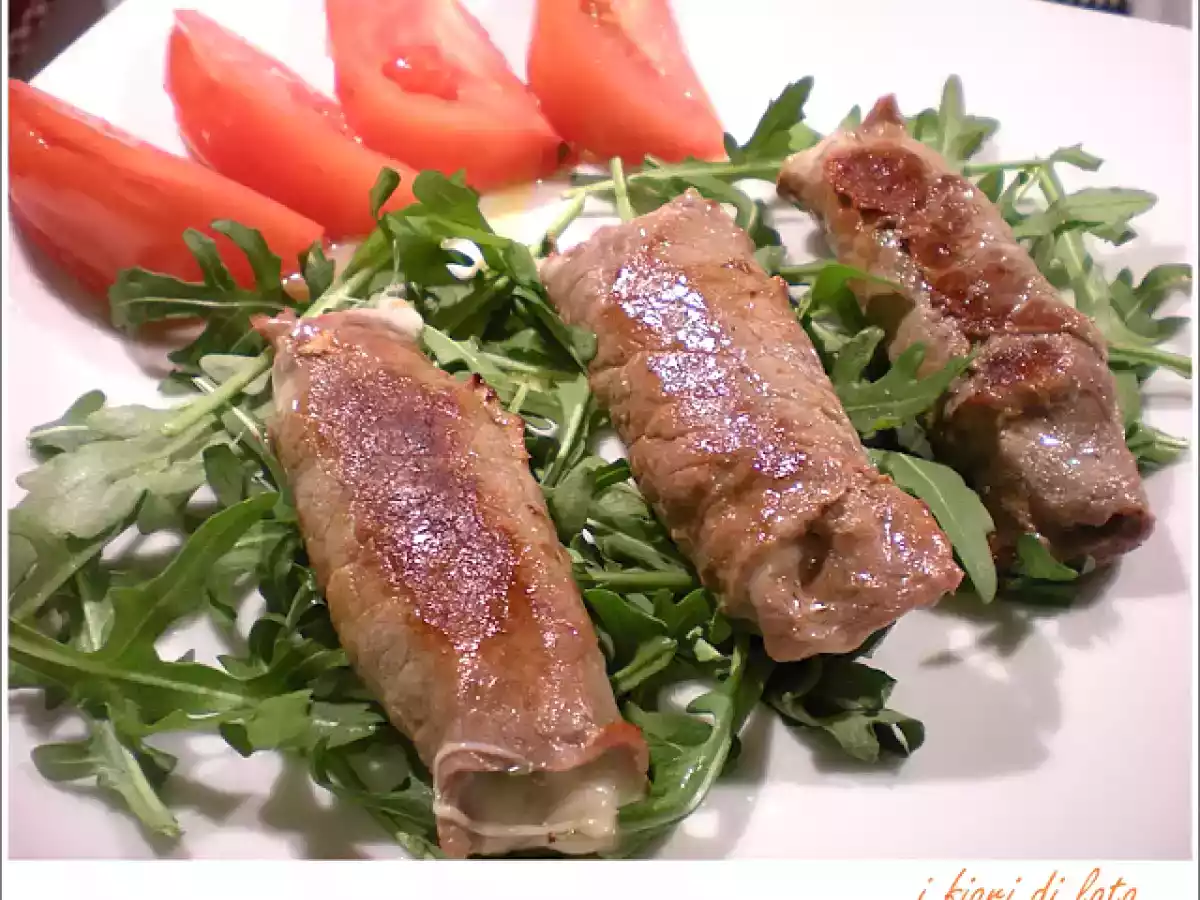 Involtini di carpaccio rucola e scamorza