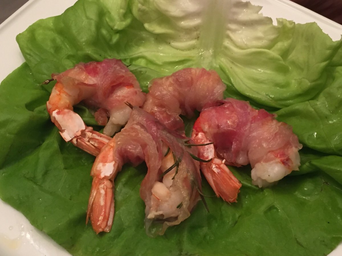 Involtini di gamberoni con pancetta