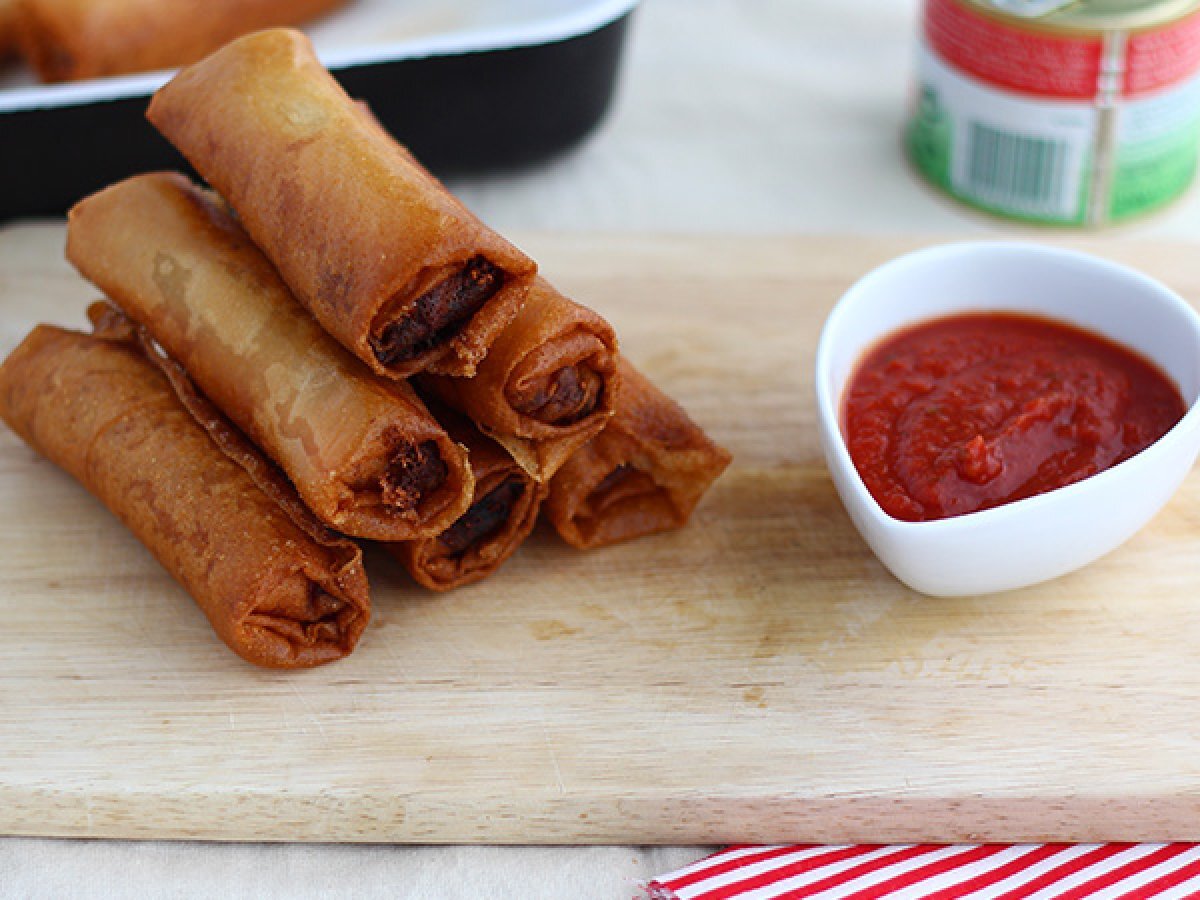 Involtini di pasta Brick croccanti alla pizzaiola