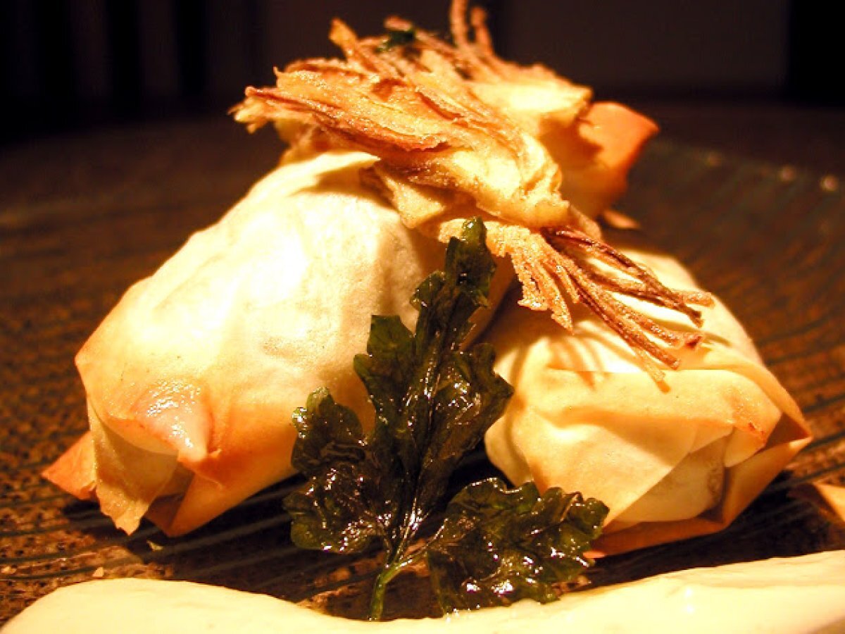 Involtini di pasta fillo ripieni di baccalà