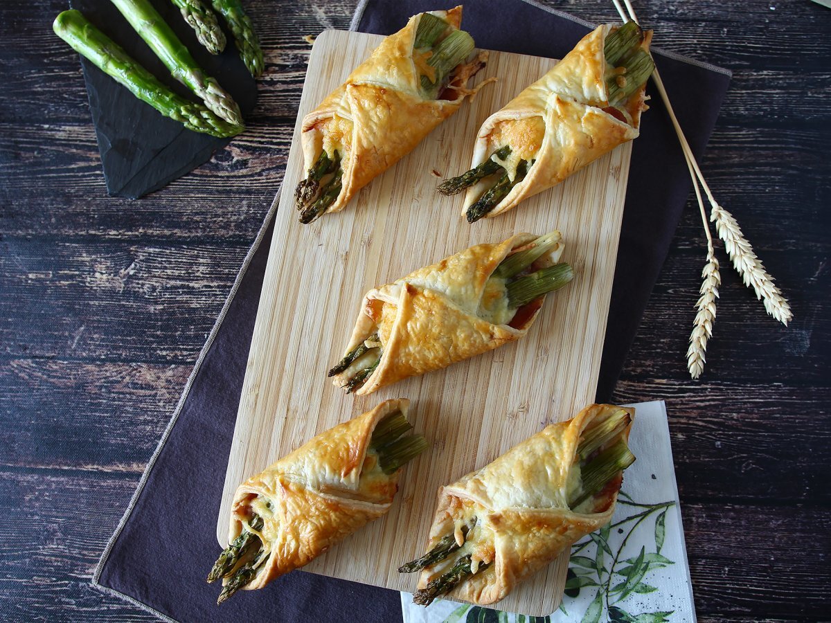 Involtini di pasta sfoglia con asparagi e prosciutto - foto 5