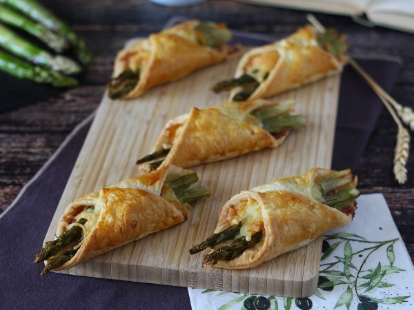 Involtini di pasta sfoglia con asparagi e prosciutto, foto 2