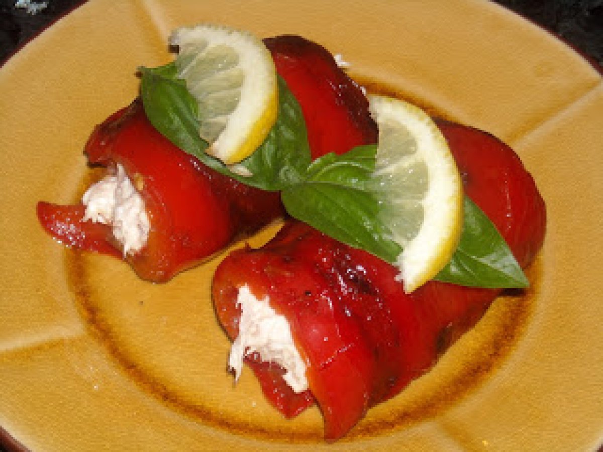 INVOLTINI DI PEPERONI CON TONNO E YOGURT GRECO