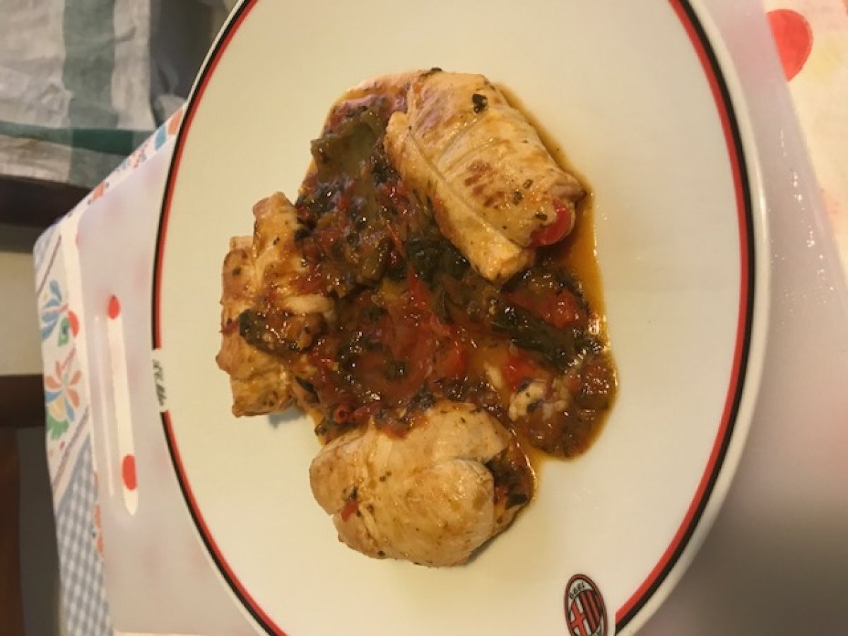INVOLTINI DI PETTO DI POLLO CON PEPERONI PROSCIUTTO COTTO E FORMAGGIO