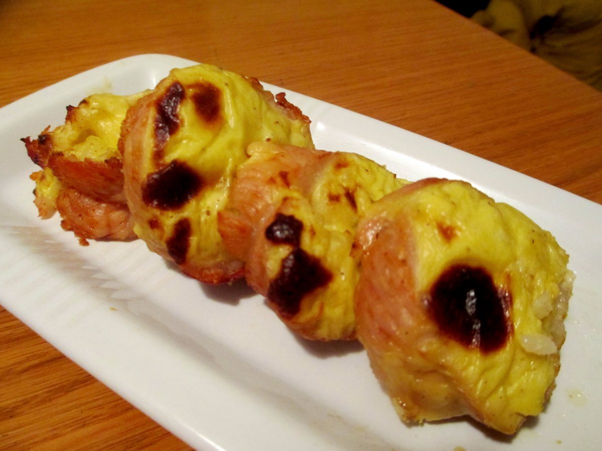 Involtini di petto di pollo ripieni di riso bianco al tartufo con salsa mornay