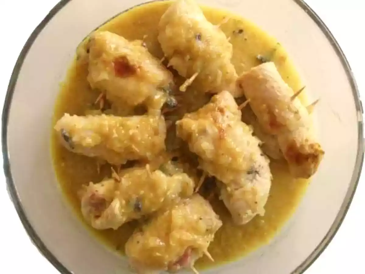Involtini di pollo al curry aromatizzati alla salvia