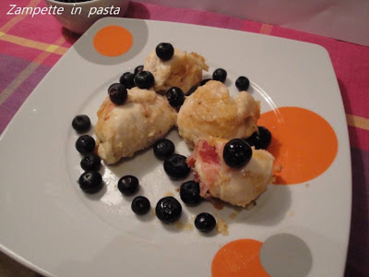 INVOLTINI DI POLLO CON PROSCIUTTO COTTO E MIRTILLI, foto 1