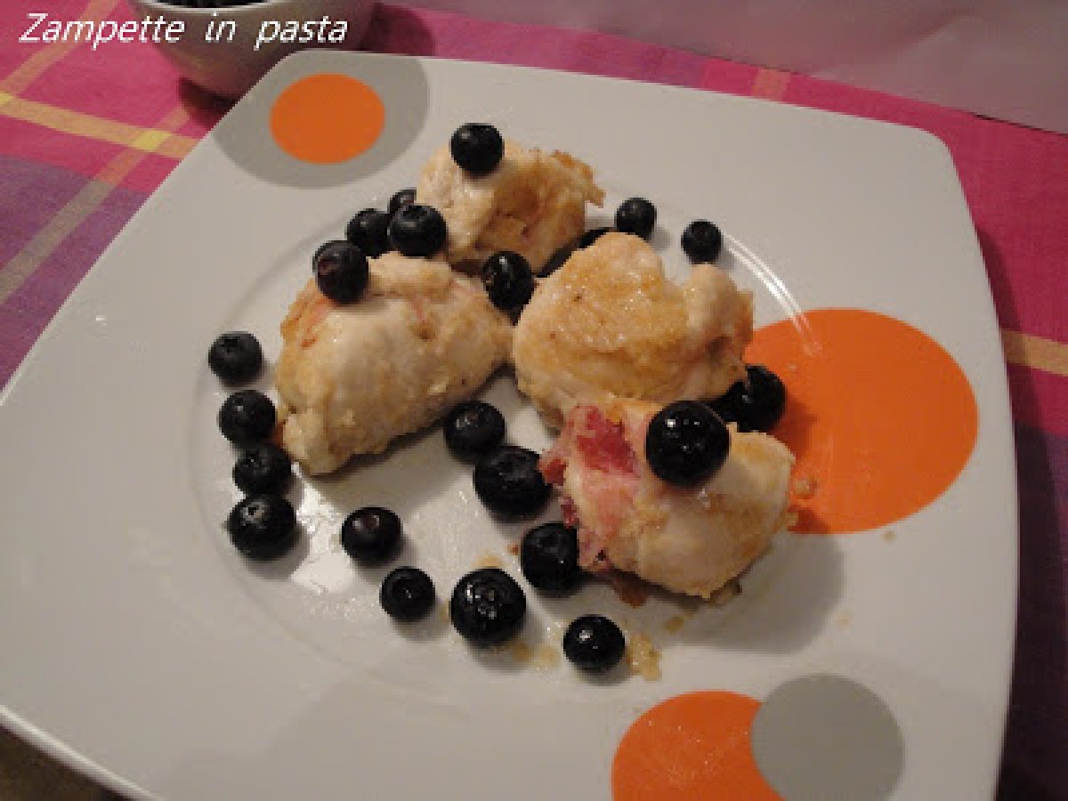 INVOLTINI DI POLLO CON PROSCIUTTO COTTO E MIRTILLI