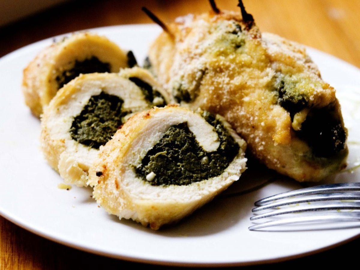 Involtini di pollo con spinaci e feta