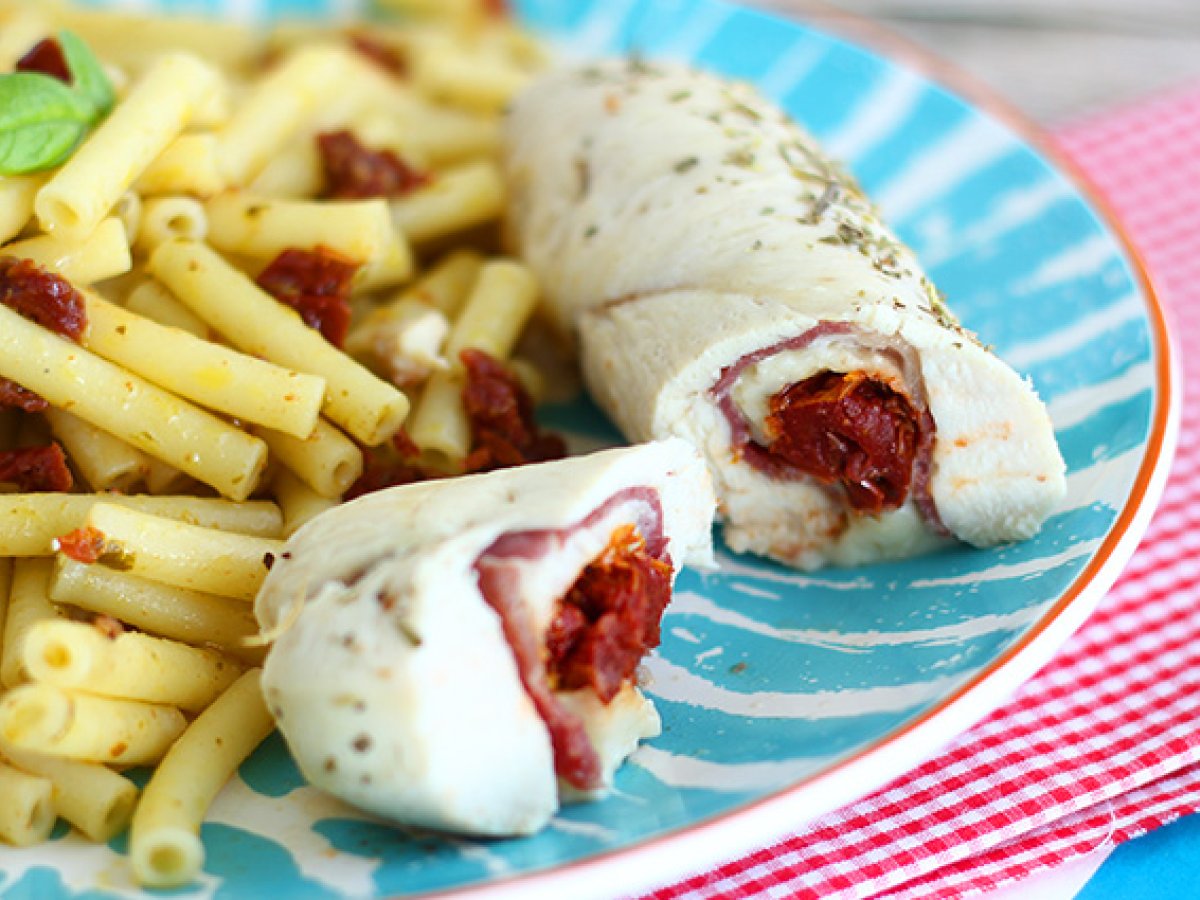 Involtini di pollo pomodori secchi e mozzarella
