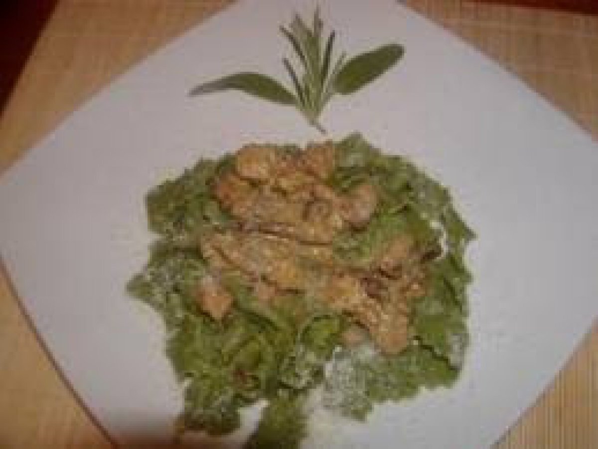 Involtini di pollo su letto di zucchine trifolate