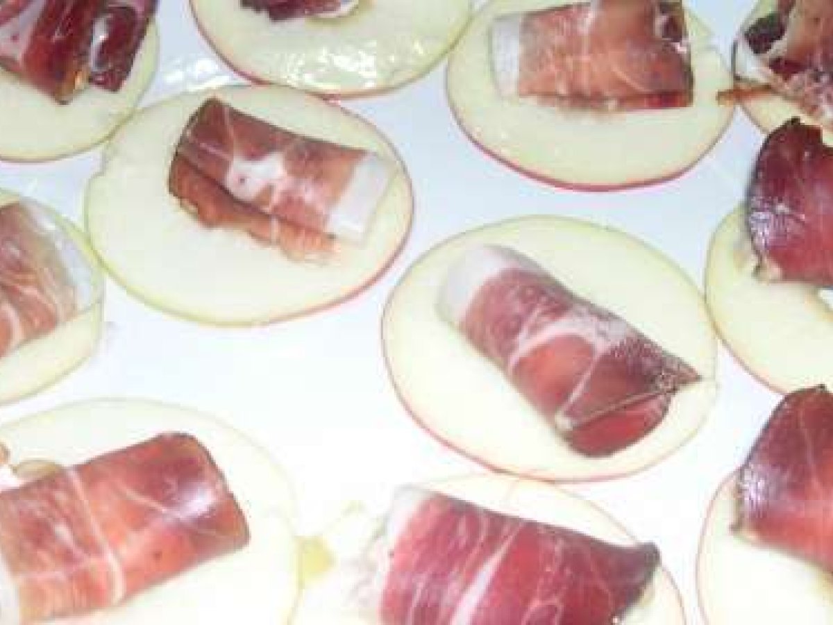 Involtini di speck con gorgonzola e noci