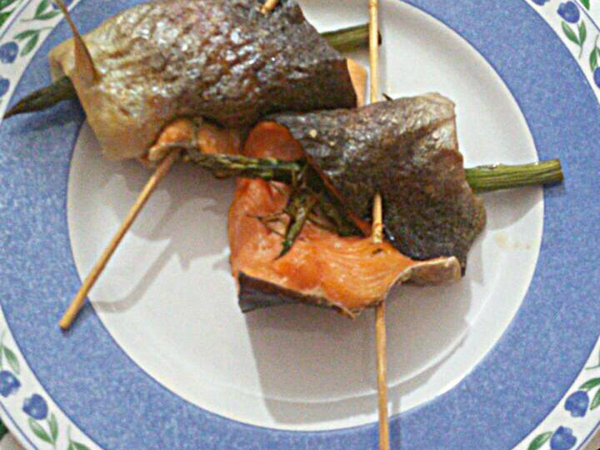 Involtini di trota iridea ed asparagi