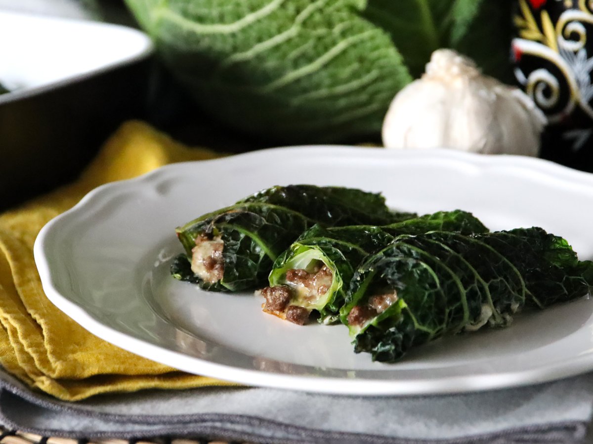 Involtini di verza al forno, la ricetta facile ed economica per un pranzo in famiglia - foto 2