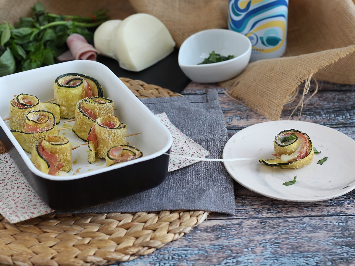 Involtini di zucchine al forno con prosciutto cotto e scamorza