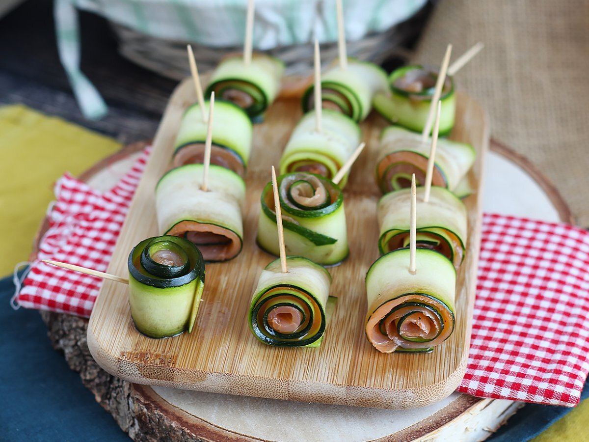 Involtini di zucchine e salmone affumicato