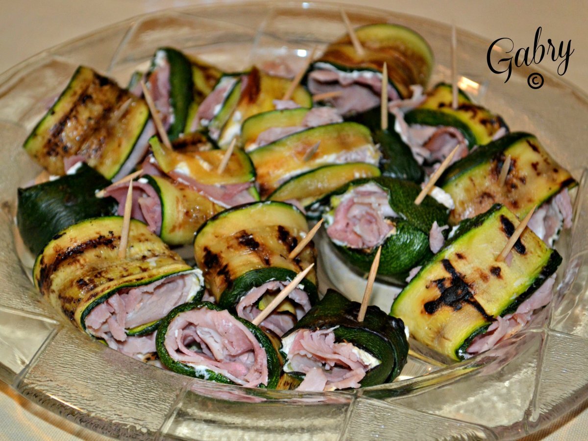 Involtini di zucchine grigliate con robiola e prosciutto cotto arrosto - foto 2