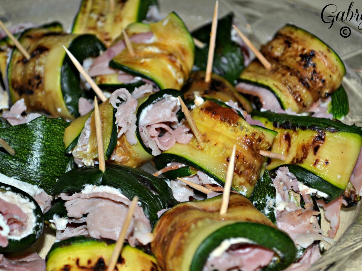 Involtini di zucchine grigliate con robiola e prosciutto cotto arrosto - foto 3